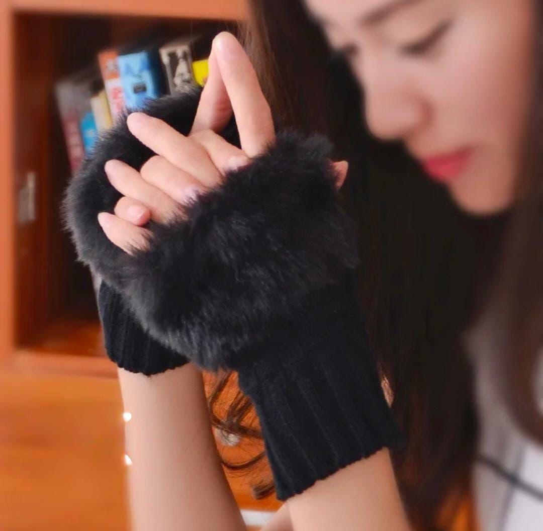 Cozy Multicolor Fur Lined Gloves - 2 Pcs for Women. M