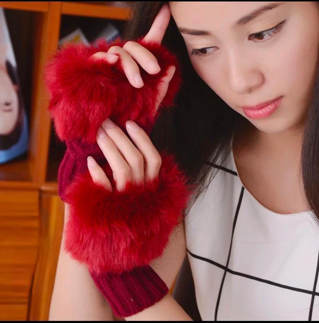 Cozy Multicolor Fur Lined Gloves - 2 Pcs for Women. M